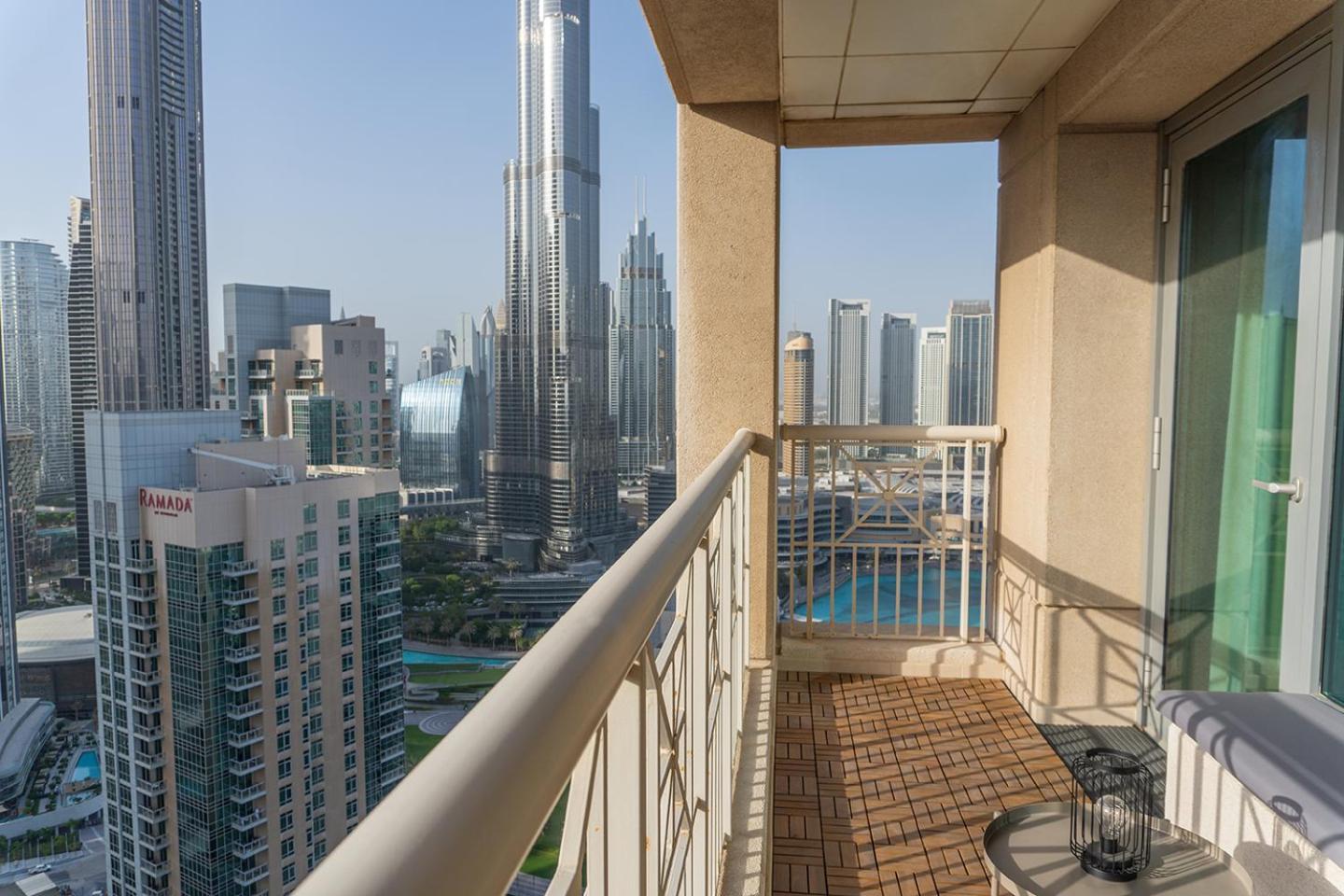 Downtown Oasis, Burj Khalifa Views, Luxury Amenities Apartman Dubaj Kültér fotó